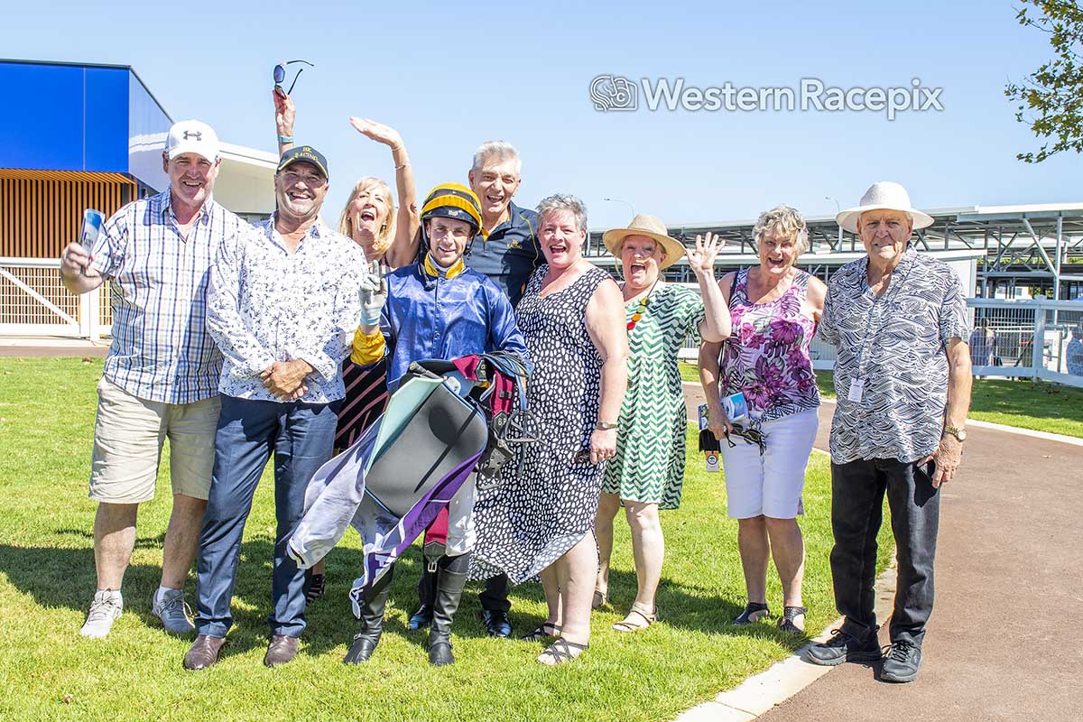 Western Racepix tweet media