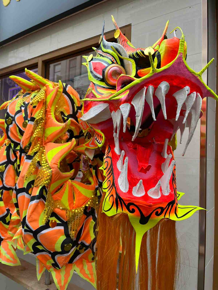 The dragons and lions will be around from about 11:30am in town! 

#LoveDarlo