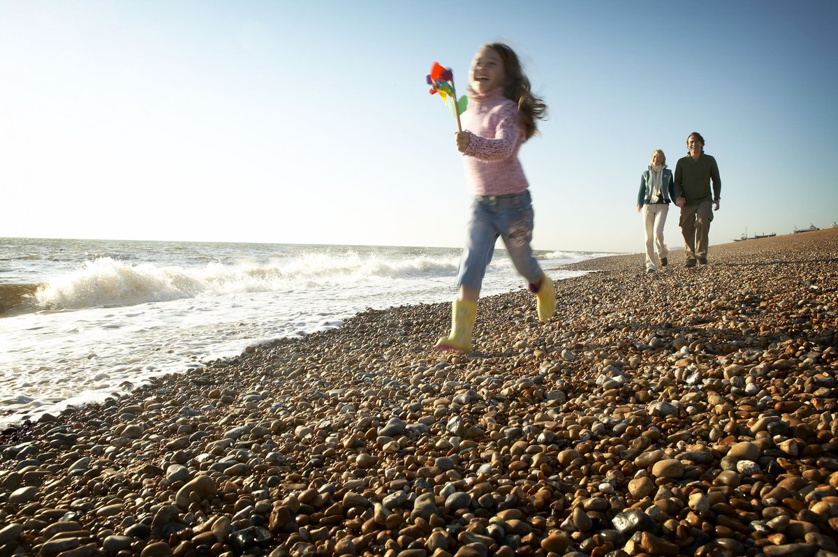 Did you hear the news? 🎉 Our very own Deal has been named UK's best seaside town! And it's no surprise...with an award-winning high street full of independent shops, the iconic Deal Castle, and perfectly shingly beaches, a visit is a must 🌊 bit.ly/3HYe7l3 @VisitDover