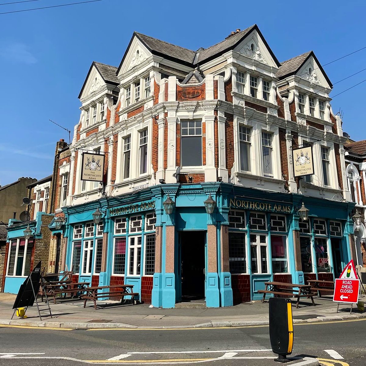 The Northcote
📍110 Grove Green Rd, London E11 4EL
🚇 Leyton
🍺 £5.15 Staropramen

Today the @londonpubexplorer and @city_stack are launching #supportindependentpubs day, I’ll be visiting the @northcotee11 today to show some love to this wonderful local pub.

#supportyourlocal