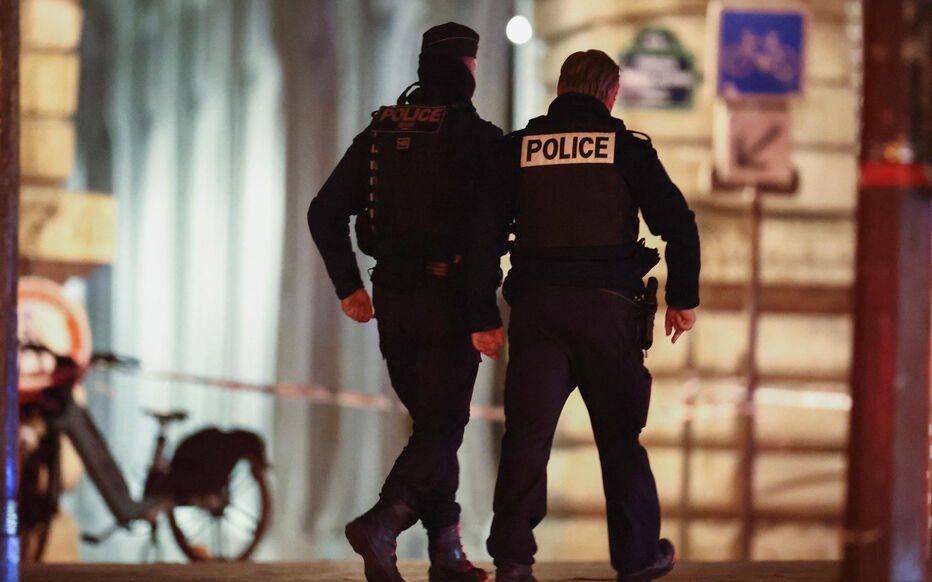 Nimes, jeudi, une fusillade éclate près d'une crèche et d'une école, des balles atteignent une voiture où se trouvent une mère et trois enfants (indemnes) et percutent la fenêtre d'un appartement : jusqu'à quand va t-on laisser les criminels de rue régner sur la ville ?