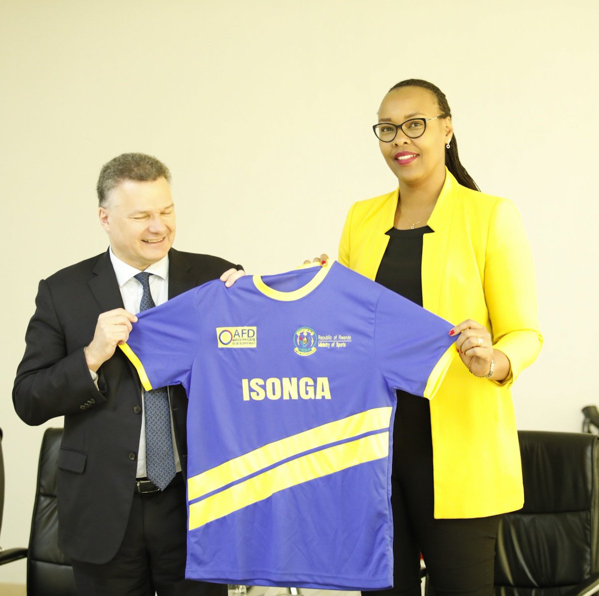 Rwanda_Sports's tweet image. These wheels represent more than just a ride—they&apos;re a symbol of opportunity and empowerment for our youth. Let&apos;s pedal towards a brighter future together! 🌟 #IsongaProgram #YouthEmpowerment