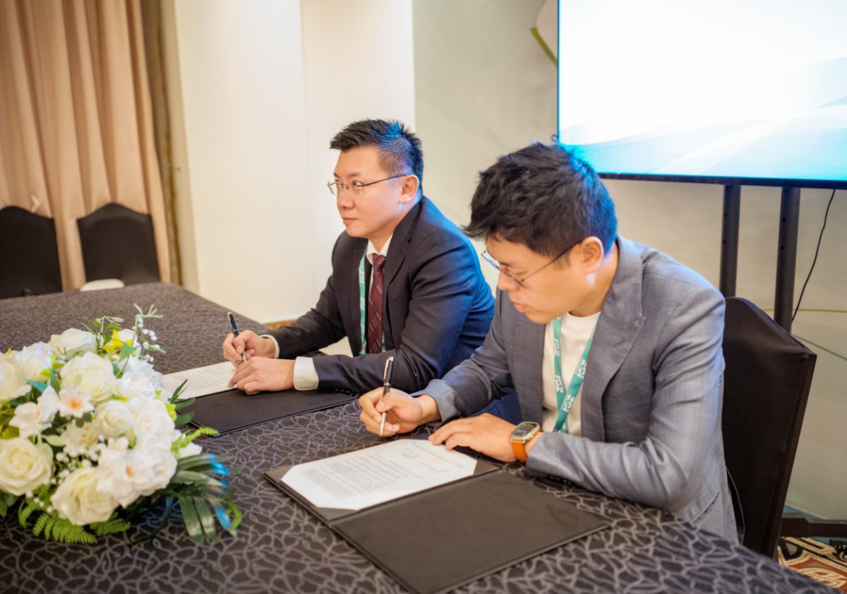 🤝 Exciting Partnership Announcement!  LARUS Limited is thrilled to share that we have signed a MOU with CMI Middle East and Africa at Capacity Middle East. 🚀

#LARUSxCMI #Partnership #CapacityMiddleEast2024 #TechCollaboration