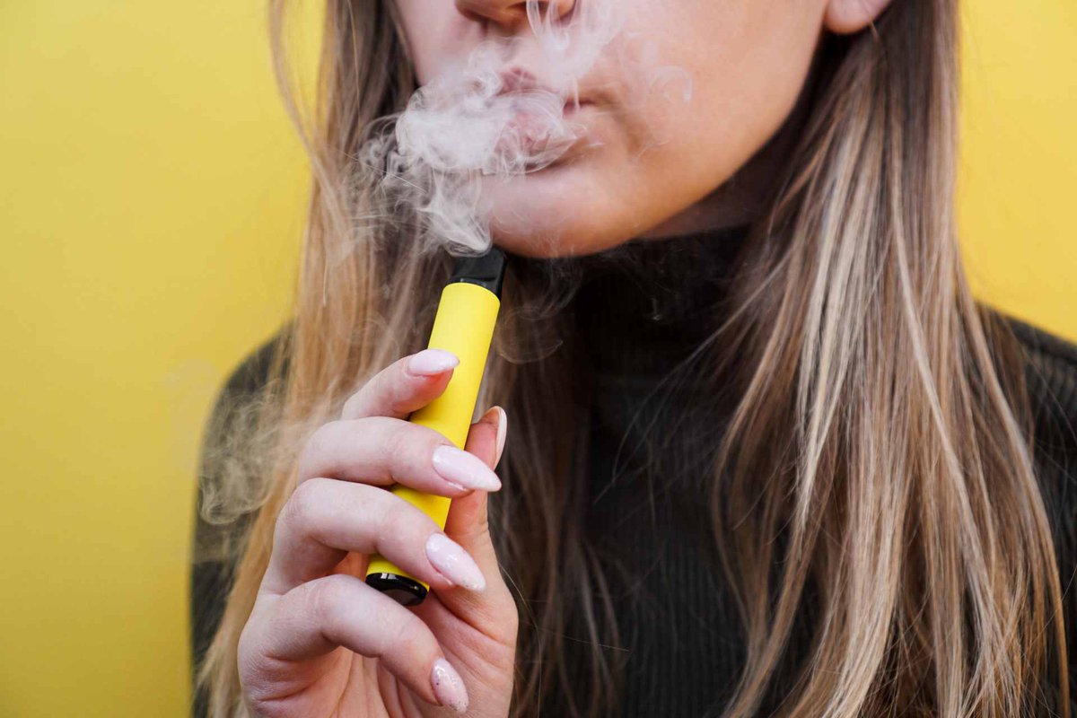 Public health nurses welcome ban on disposable vapes nursingtimes.net/news/public-he…