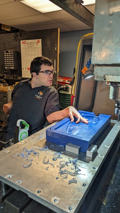 The close connection between CAD and CAM is what links creative ideas to practical production for this unique custom manufacturer.
mmsonline.com/articles/how-i… 
#machining #manufacturing