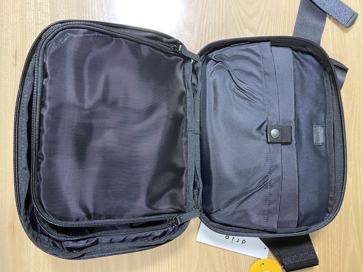 rockgengoro's tweet photo. トバログさん（@tobalog） コラボ、先日注文していたバッグ「HALF DAYPACK」が届いた🙌

手持ちのiPad Airも丁度入る大きさで、本当にミニマルなデザインという言葉が合う優れモノ
既にアジャスターやクリッパ付けてるけど、これから更に自分好みにカスタマイズしていくのが楽しみ😊
#HALFDAYPACK https://t.co/X0AOQWmh13