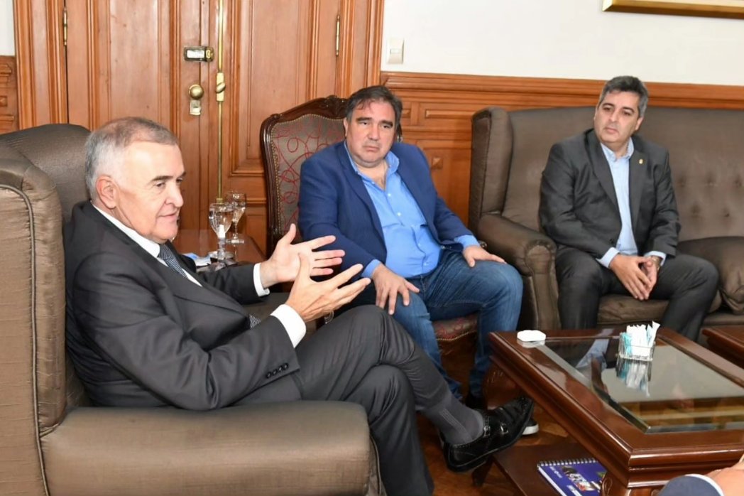 rferrazzano's tweet photo. Junto a @javiermorofok y @dantelozaok visitamos a nuestro Gobernador @osvaldojaldo, donde además de hablar de la marcha de la gestión, le transmitimos nuestro apoyo  a sus decisiones politicas, en cuanto priorizan los intereses de los tucumanos y tucumanas, https://t.co/L9OsQEiXtg