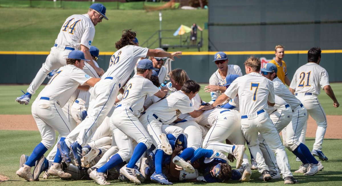 ⚾️ 🔥 It's BASEBALL SZN!! With opening day mere days away, let's introduce the #D2BSB preseason Power 10.

Full rankings below: ncaa.com/news/baseball/…