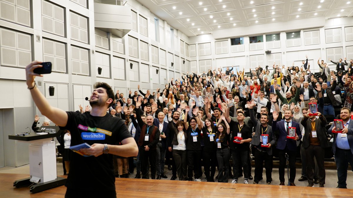 workcube's tweet image. Dolu dolu geçen konferansımızı hatıra fotoğrafı ile noktaladık. Yurtdışından ve Türkiye&apos;nin her yerinden gelen katılımcılarımıza, tüm emeği geçen hazırlık ve yapım ekibine teşekkür ediyor, Workcube olarak yeni etkinliklerimizde tekrar buluşmayı heyecanla bekliyoruz. #Workcube