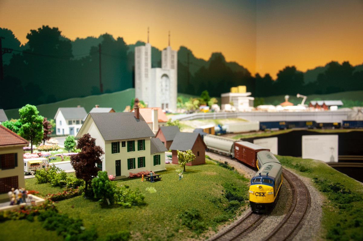 nat_railroad's tweet photo. ⭐It's Model Train Monday!⭐
The B&O has two model train layouts currently running and more models on display in Smithsonian Model Train Collection. Drop in and let us know your favorite layout!
#modeltrainmonday #modeltrains #BaltimoreMuseums #BORailmuseum https://t.co/WuFijKEzd9