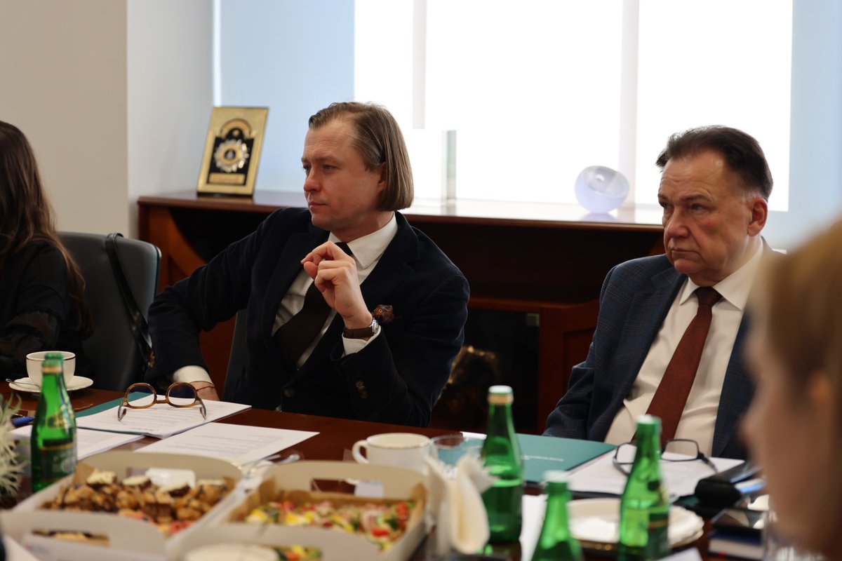 MUW_RP's tweet photo. ➡️ Wojewoda Mazowiecki @M_Frankowski wziął udział w Posiedzeniu Prezydium Wojewódzkiej Rady Dialogu Społecznego w województwie mazowieckim.
ℹ️ Tematem obrad było sprawozdanie z ubiegłorocznych działań oraz omówienie planu pracy na rok 2024.
#WRDS #WojewodaMazowiecki #Mazowsze https://t.co/vYSv5AfsiW