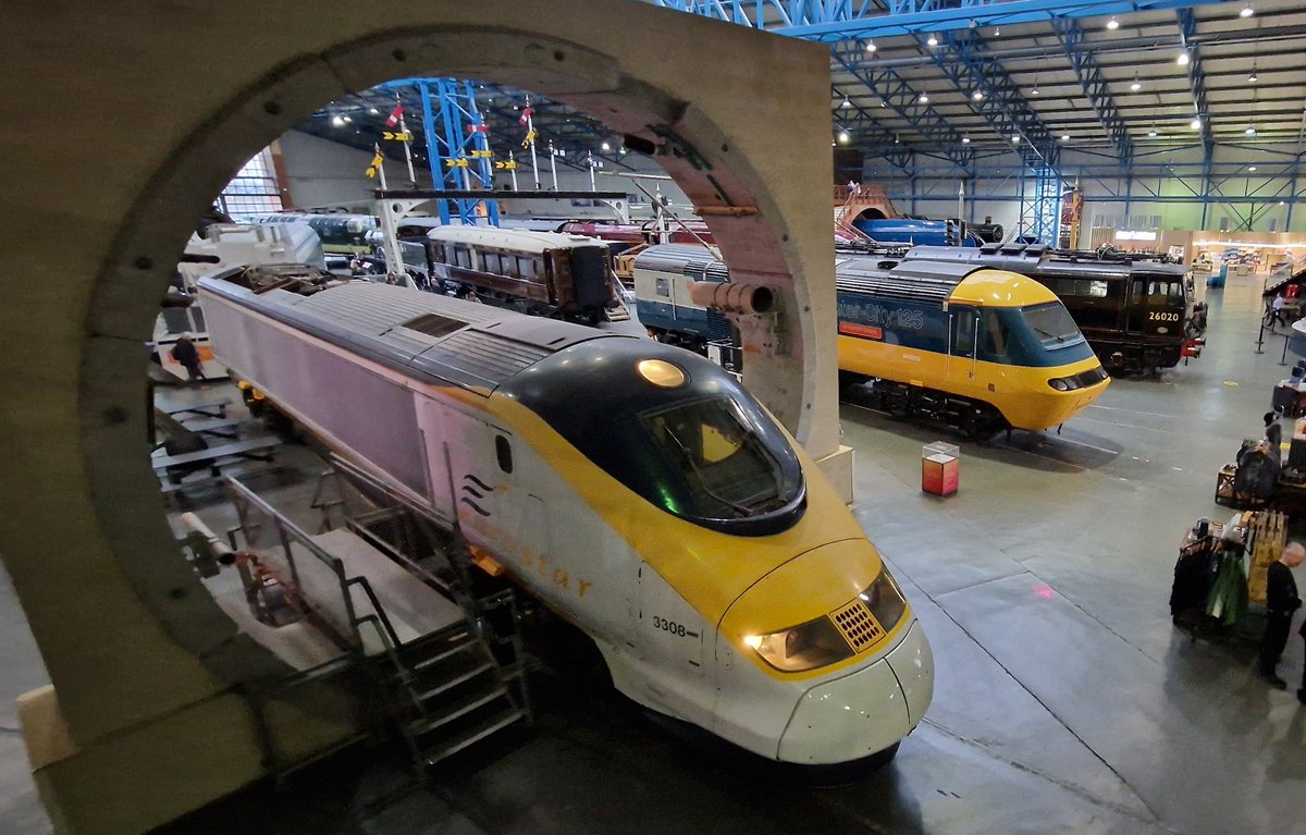 Justin on eurostar tweet media