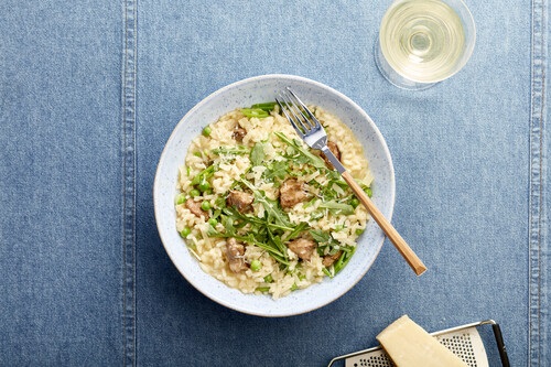 Happy Valentine's Day ❤️ Whether you're celebrating #ValentinesDay, Galentine's or simply, Wednesday (!) this delicious Welsh Lamb, rocket and parmesan risotto is sure to be a hit! tinyurl.com/4zwy9psz