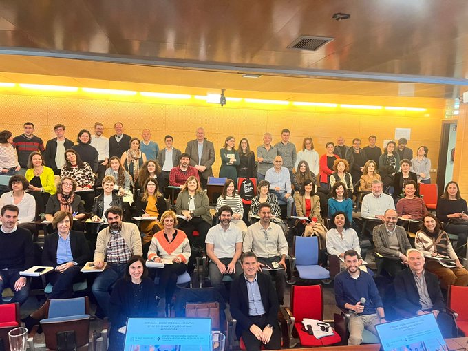 Inspiradas y agradecidas por 2 días de reflexión,aprendizaje y trabajo colaborativo con aliad@s excepcionales para el diseño de un programa formativo sobre #GobernanzaColaborativa promovida por <a href="/Gipuzkoa/">Gipuzkoa</a> y <a href="/upvehu/">UPV/EHU</a>
Un lujo formar parte del equipo junto con <a href="/EEGipuzkoa/">Etorkizuna Eraikiz</a> <a href="/itdupm/">itdUPM</a> 🧵👇🏻