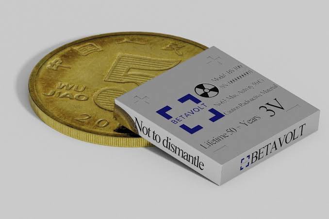 XMinaShohdy's tweet photo. @historyinmemes A Chinese startup has developed a coin-sized nuclear battery that can generate electricity for 50 years without any need for charging. The tall claim was made by Beijing-based Betavolt in its press release when they launched the nuclear battery for “civilian use” on January 8. https://t.co/NBbccgzQ8C