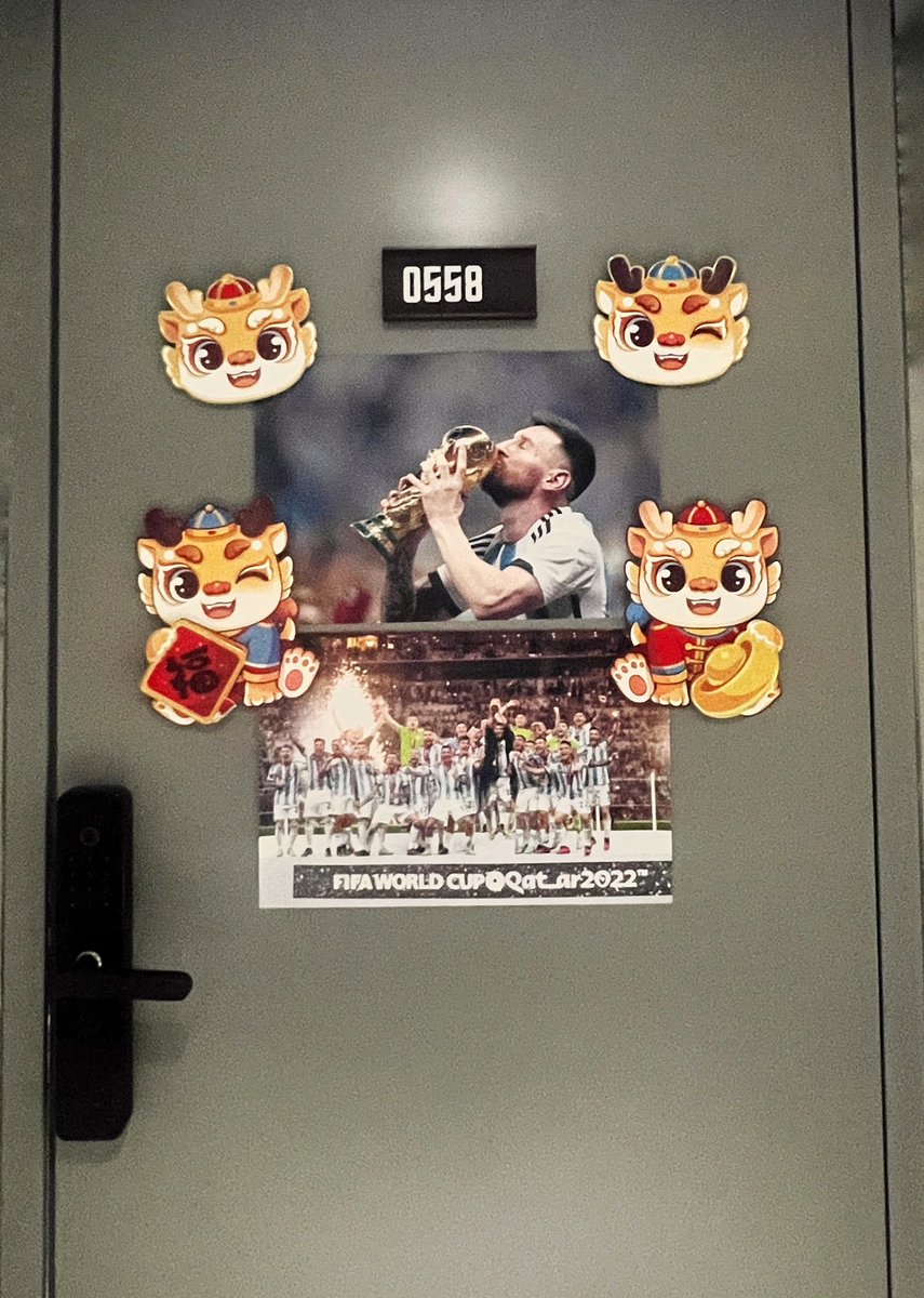 We are heading to the year of Dragon and we usually put posters with best wishes and prospect on our own doors when we prepare for the festival. So, on my door, as you see, how cute they are together!! 🥳🥰😍
