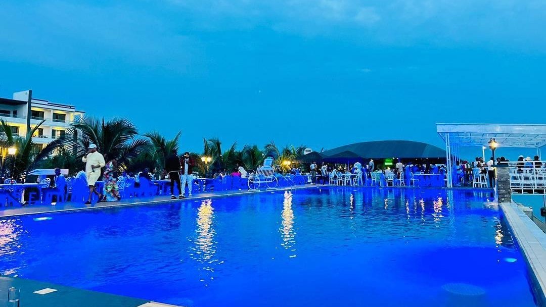 Ikiriho's tweet photo. 🛥️🏖️A Van Beach Resort, outre la brise du #Tanganyika, les touristes et les citadins de #Bujumbura sont particulièrement attirés par les infrastructures flambant neuves, le service de qualité, le management et surtout...le goût exquis du poisson frais #Kuhe🦈 capturé dans le lac! https://t.co/3V8ujcvxFd