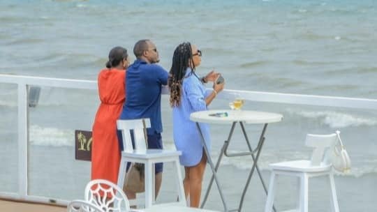 Ikiriho's tweet photo. 🛥️🏖️A Van Beach Resort, outre la brise du #Tanganyika, les touristes et les citadins de #Bujumbura sont particulièrement attirés par les infrastructures flambant neuves, le service de qualité, le management et surtout...le goût exquis du poisson frais #Kuhe🦈 capturé dans le lac! https://t.co/3V8ujcvxFd