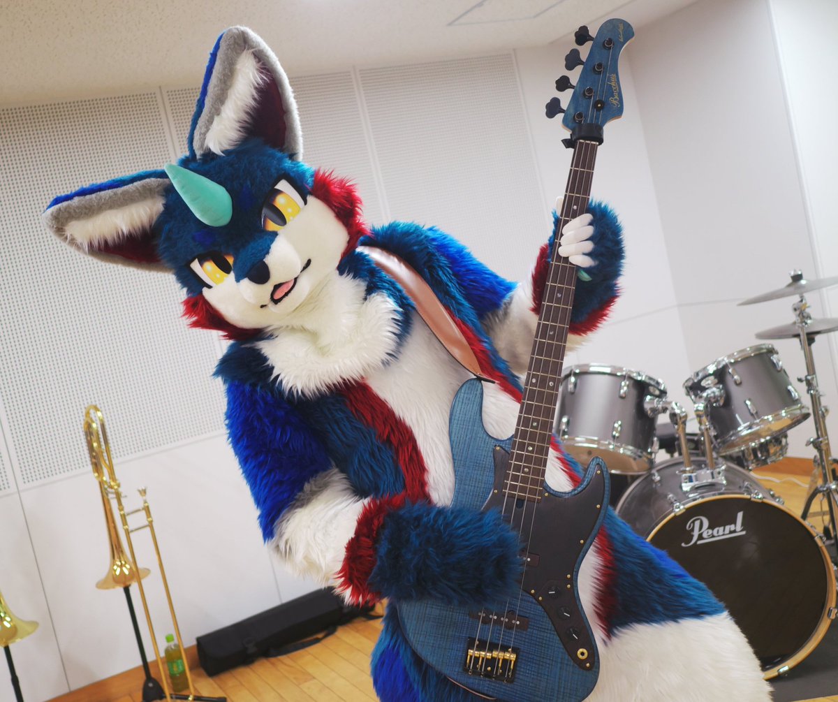 スパイク tweet media