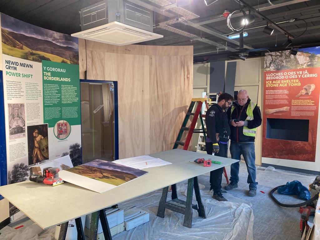 Stuart was busy helping with the installing of new interpretation at Mold Museum last week. Here's a sneak peek. 👀 Keep a lookout for more details of when the new displays will be open to the public... They're already looking amazing! @aura_wales @FlintshireCC