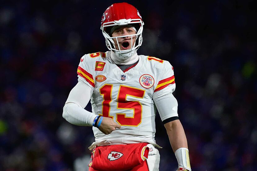 LanceTHESPOKEN's tweet photo. Patrick Mahomes postseason career without Tyreek Hill:

6-0 W-L
71 comp%
237 pass ypg
11 TDs
0 INTs
7.1 Y/A
111 QB Rating https://t.co/WN7kLAdoqz