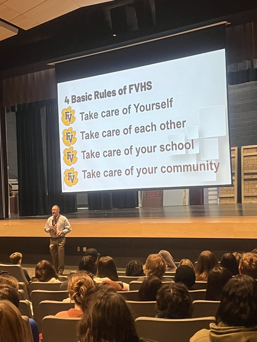 Spring Bengal Talks are underway 🧡🖤🤍🧡 Great Day on Bengal Blvd #RollBengals #BengalPride #GDTBAB