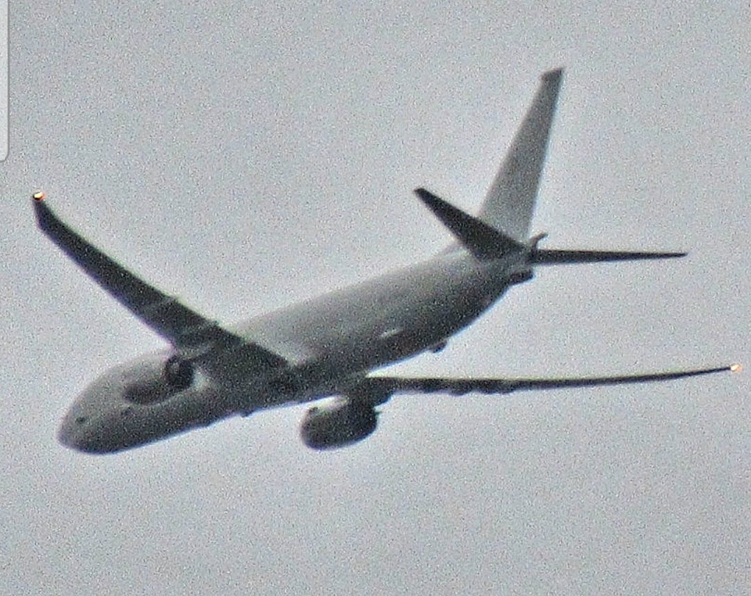 BloodyPolitics's tweet photo. Team Lossiemouth's finest swinging low over Bee Towers this afternoon. ๐
๐ฌ๐ง RAF P8 Poseidon submarine hunter #GURNY01 #ZP801
#avgeek #planespotting
https://t.co/kVNCr7cNPm https://t.co/443dLoyCip