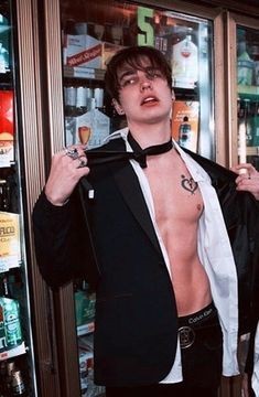 samgholbach26's tweet photo. How is this man so fucking fine I mean how the fuck did I get so fucking lucky to have this man in my life https://t.co/vyIirVsFlt