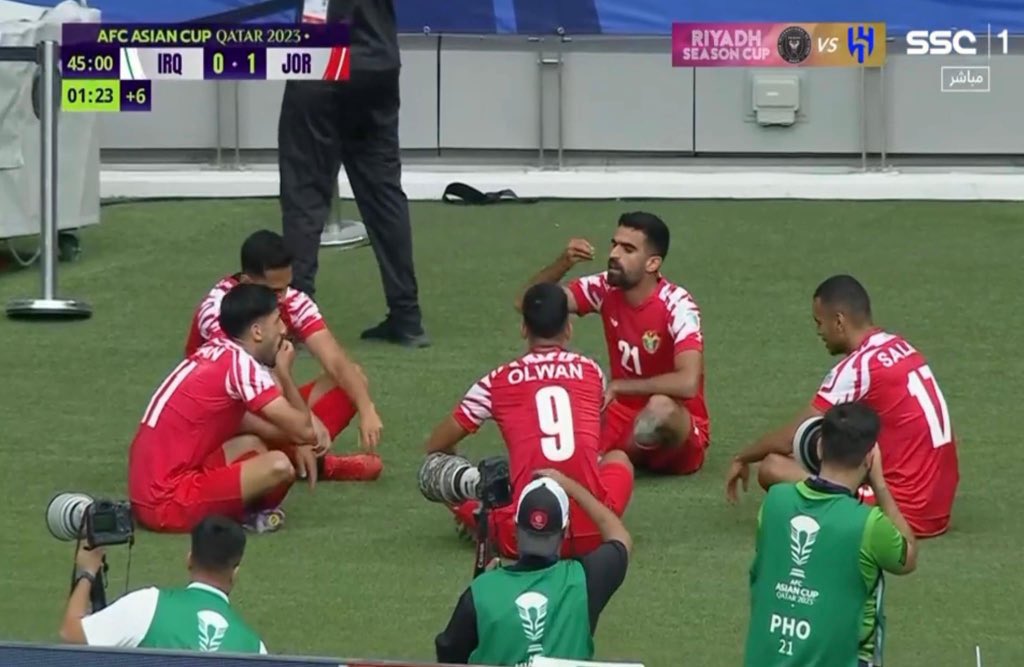 alii_sr4's tweet photo. سبب فوزهم وأعاده الروح للمنتخب الأردني هذا الكلب الإيراني النجس طرد ظالم وفاضح نفس الاحتفال بس المعايير تختلف عنده النجس الله ياخذك .
#العراق_الاردن 
#AsianCup2023 https://t.co/uHcqLMTNcn