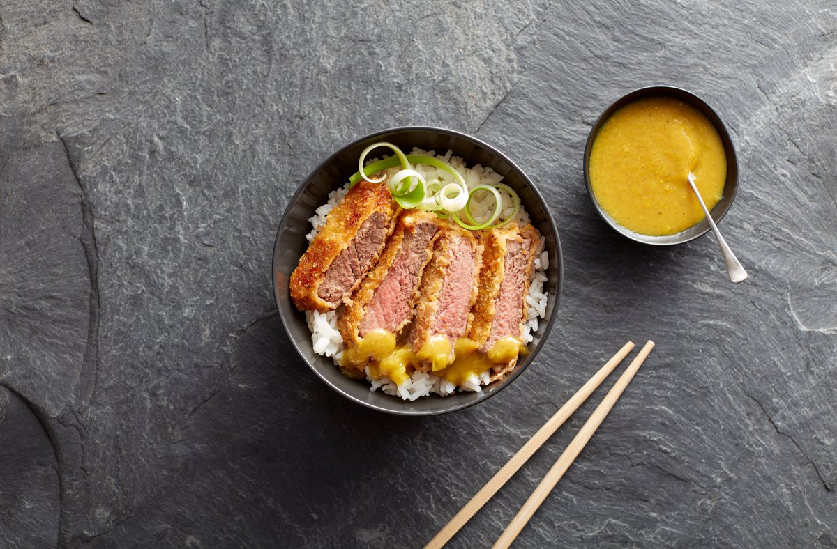 Friday night #fakeaway 🍛 Deliciously indulgent and packed full of flavour, this easy to make homemade #WelshBeef katsu curry will satisfy those takeaway cravings - and be far tastier 😉 tinyurl.com/58d8t7mn