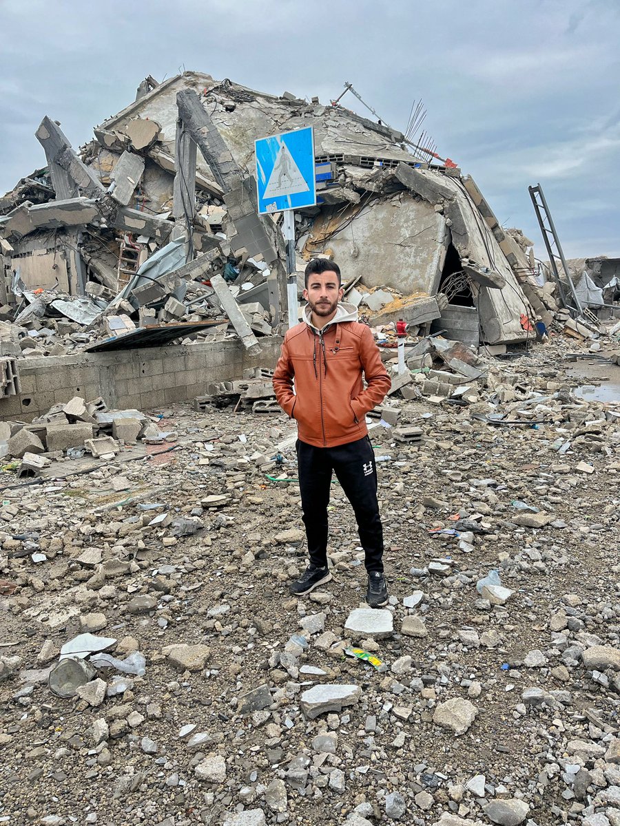 KhaledElsultan2's tweet photo. مش حنستسلم ✌️🇵🇸
We won’t give up ✌️🇵🇸 https://t.co/Gide6Xx6a4