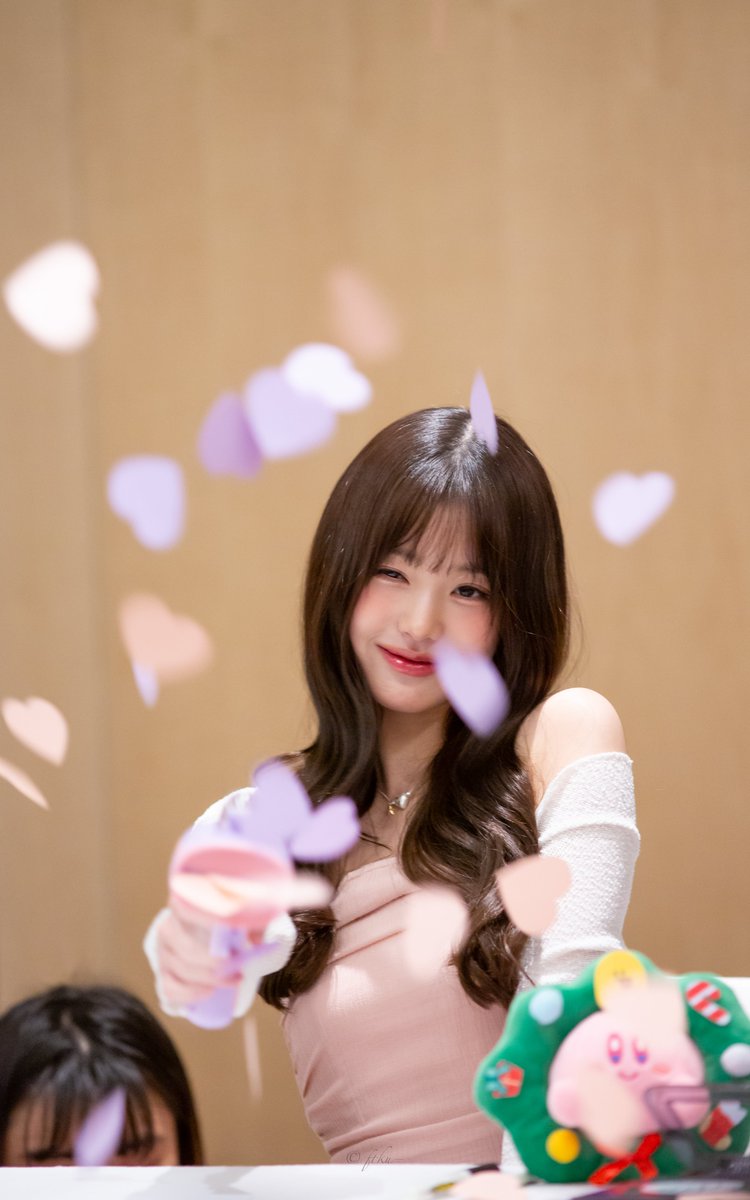 240126 🐰 showering you with hearts
#IVE #아이브 #원영 #장원영 #JANGWONYOUNG
<a href="/IVE_twt/">IVE</a>