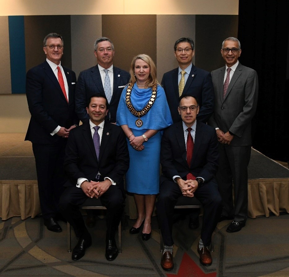 Congratulations to the newly elected STS Executive Committee, including President @JennaRomanoMD, 1st VP @JoeSabik, 2nd VP @BadhwarVinay. 2nd row - Drs. Tom MacGillivray, Imm. Past Pres., John Mitchell, Treasurer-elect, @SzetoWilson, Secretary, @VinodThourani, Treasurer #STS2024