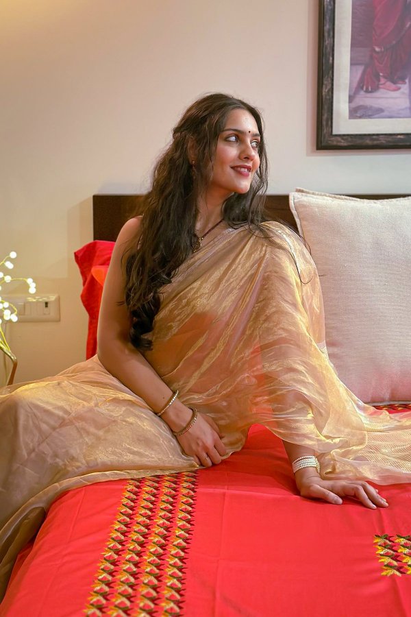 GFA6d2_bsAA06KE?format=jpg&name=900x900