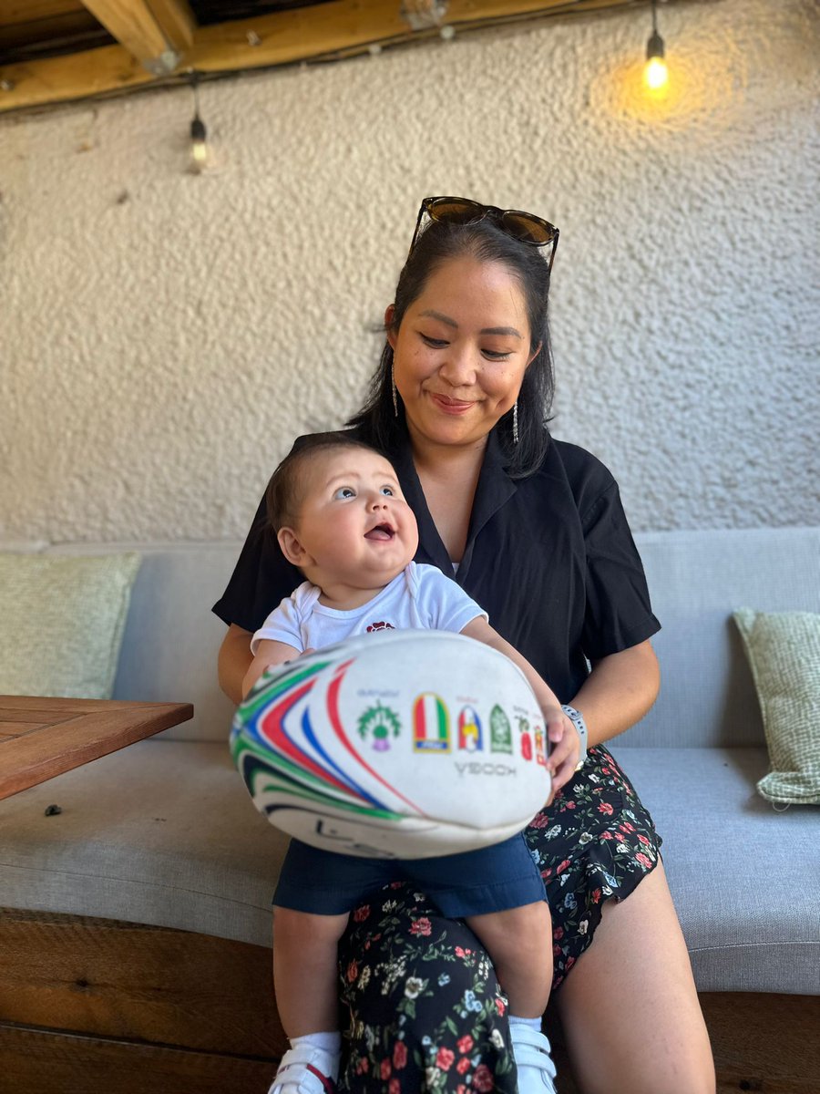 Hmoonwindlesham's tweet image. 🏉🍻 Get ready for the thrilling kickoff of the Guinness Six Nations Rugby! 🇫🇷 vs. 🇮🇪 this Friday, February 2nd, at 8 pm! 📆 Book your table now for an epic night of rugby, great company, and of course, pints of Guinness! 🍺👏 #SixNations #RugbyFever #BookYourTable