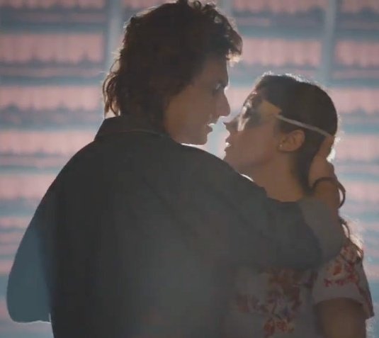 these neck grabs are officially their thing now 🙇🏻‍♀️🖐️

[ #MohsinKhan • #EishaSingh • #MaddyAneri • #JabMilaTu ]