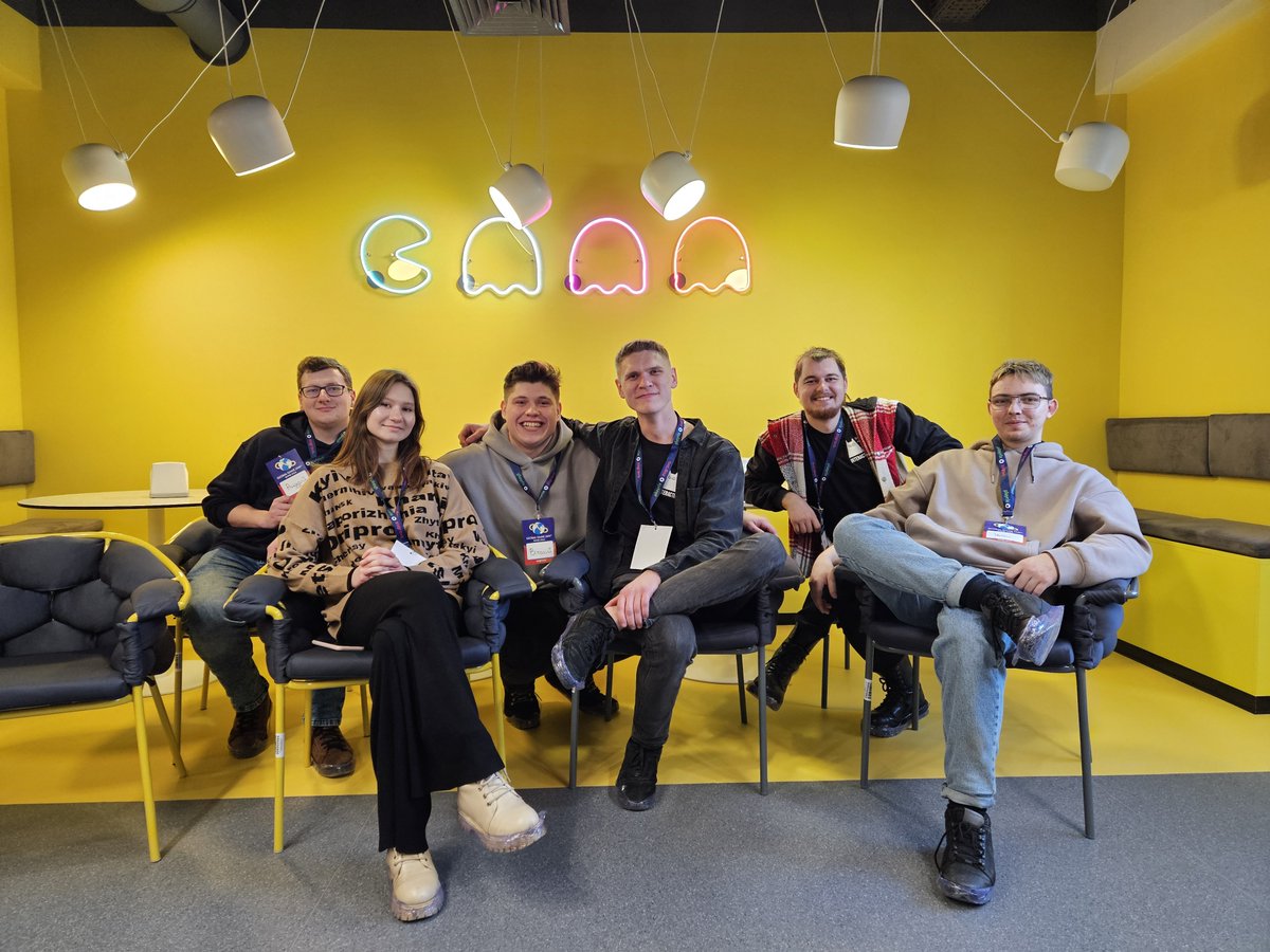 Wait... What? Interactive tweet media