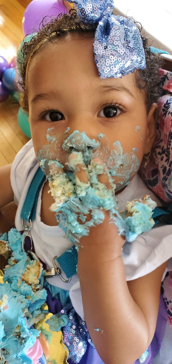 I think Twitter can use a smile today, so here's a picture of The Granddaughter REALLY enjoying the cake for her first birthday. #Cakeface