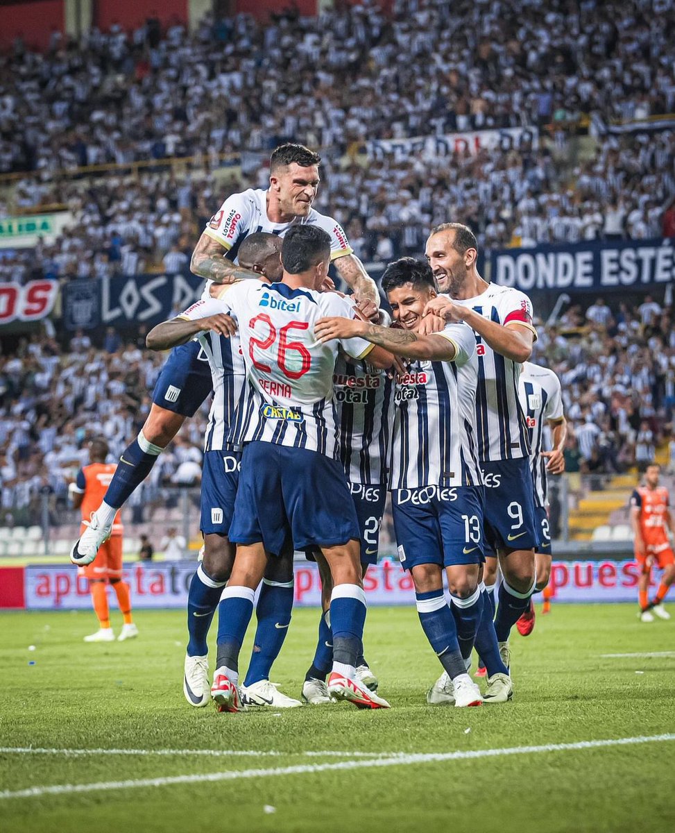Hernanbarcos's tweet photo. Un gran comienzo, feliz por la unión del grupo y nuestra nación blanquiazul, a seguir por este camino con autocríticas y mejorando día a día https://t.co/tCKR9icFce