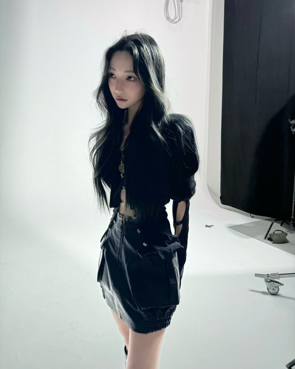 aya961109's tweet photo. fake leather jacket/skirtもリバイバル。
2/1発売。
可愛い可愛い掠れた黒、一色展開です。 https://t.co/qB2sRN4TXt