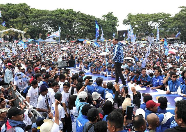 PDemokrat's tweet photo. Di berbagai daerah, Demokrat eksis dimana-mana. Ini menunjukkan bahwa Partai Demokrat siap memenangkan Pemilu 2024 untuk mengirim kader-kader terbaiknya menjadi anggota Dewan yang amanah. https://t.co/d5VCpgLs5y