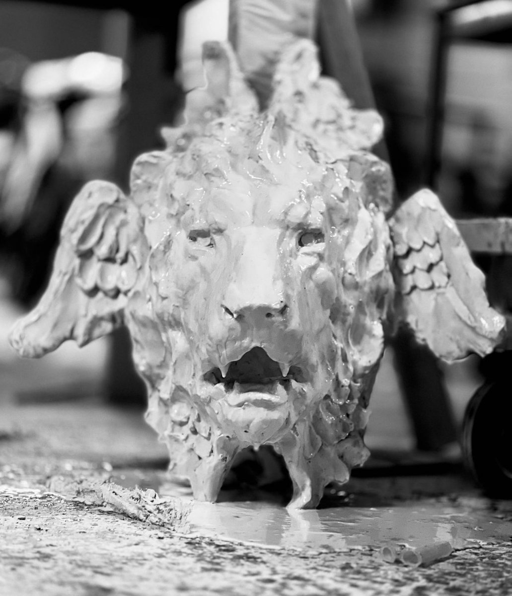 Sculptor and architect Giulio Cinti (IG: giulio_cinti) gives us a glimpse into his creative process with PAX TIBI! 

Discover the rest of his work here >> giuliocinti.net

#beautifulbizarre #giuliocinti #sculpture #italianart #italiansculpture