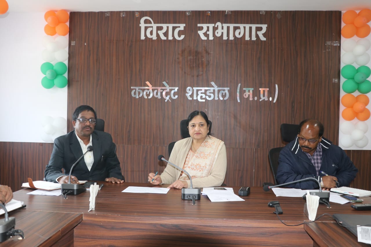 Collector Shahdol on X: "➡️राशन पात्रता पर्ची में प्राथमिकता के साथ मोबाईल नम्बर दर्ज कराएं- कलेक्टर === ➡️जनजातीय बसाहटों में योजनाओं के पात्र ...