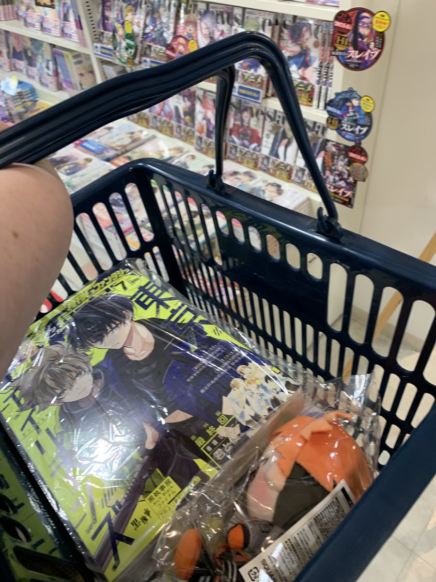 あーあ、アニメイトは財布に悪いなぁ。結局、新宿店に行ってメッセージの壁にメモを残した。さよならお金！ハロー東京エイリアン！
#東京エイリアン