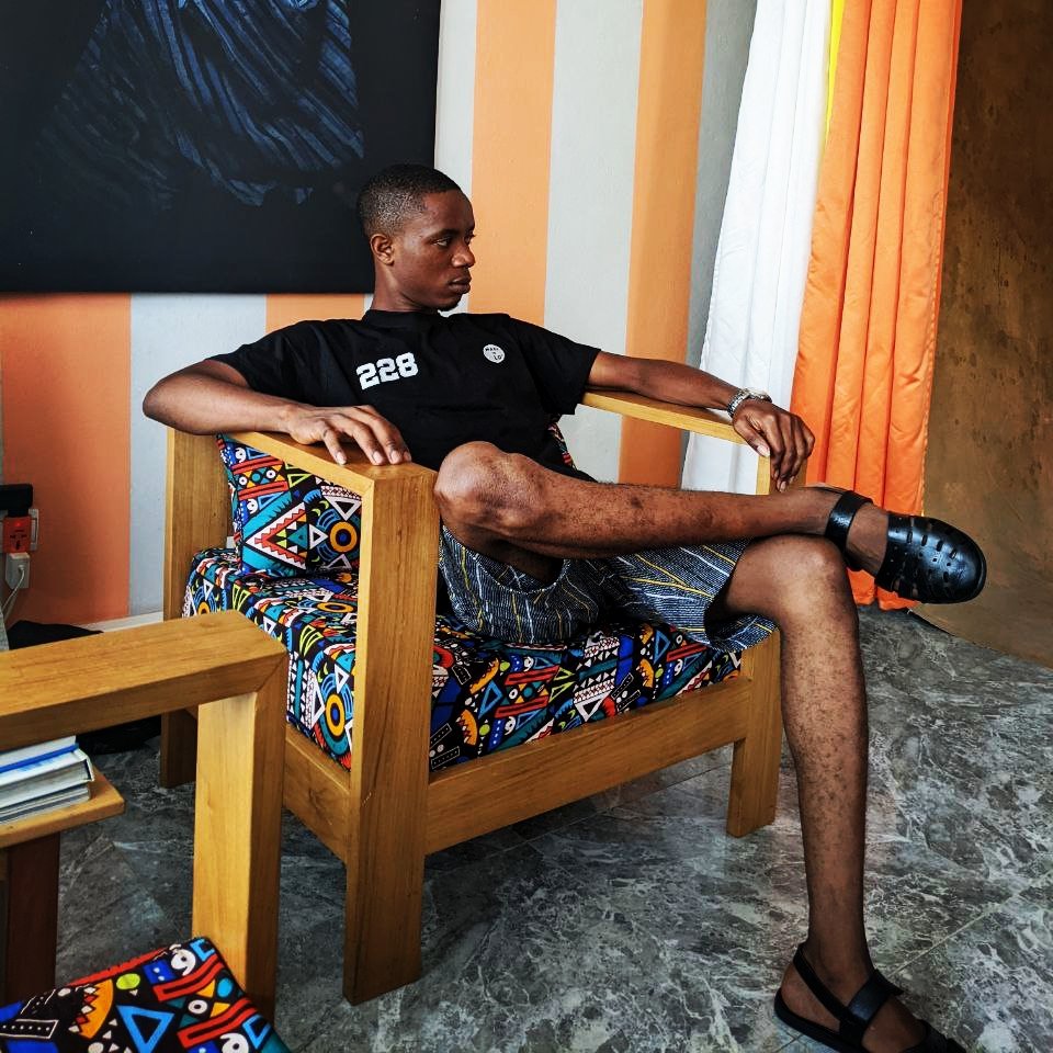 kailTogolese's tweet image. Parler le moins possible, travailler beaucoup mais intelligemment et ceci jusqu'à ne plus avoir à se présenter.

Le plus grand travail est dans la préparation, la planification, la production avant le déploiement.

Un temps pour moissonner et un autre pour récolter ⚡.

#Kail🇹🇬