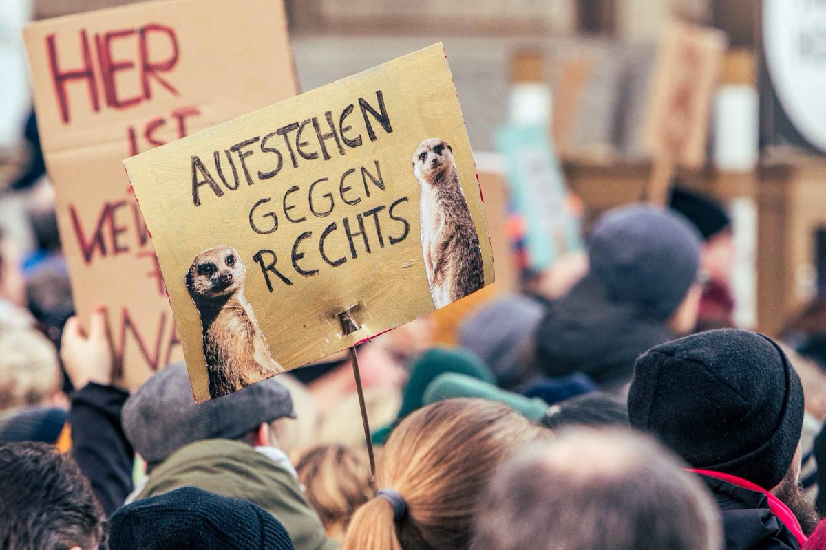 joergnurnberger's tweet photo. Klare Kante #gegenRechts auch vom Handwerk #zimmerleutegegenrechts #hofandersaale https://t.co/kHHw54dO36