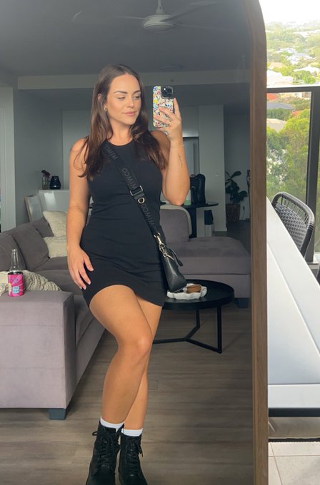 RT if you&rsquo;d take me out 🖤 https://t.co/WoT90hszTM