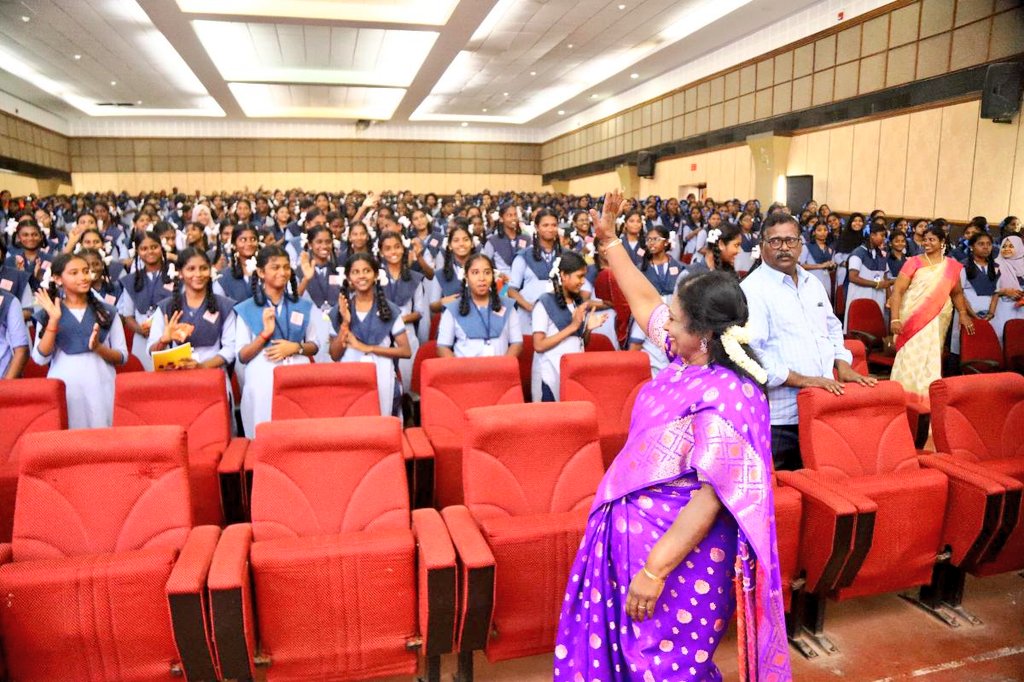 DrTamilisai4BJP's tweet photo. Virtually attended the  #ParikshaPeCharcha2024 Program in Live telecast at Kamban Kalaiarangam,#Puducherry alongside Hon'ble Chief Minister Shri.N.Rangasamy,Hon'ble Speaker Shri.@embalamrselvam,Hon'ble Education Minister Shri.@ANamassivayam,Hon'ble Deputy Speaker Shri.Rajavelu,
Students from Various Schools & Other Dignitaries.

Hon'ble  @PMOIndia Shri.@narendramodi ji Interacted with students, teachers & parents on exams #ParikshaPeCharcha,encouraged students to compete with themselves,urged teachers to inspire & empower, & parents not to pressurise the children.

Thank visionary zeal of Hon'ble @PMOIndia that led to major changes in Education sector through #NEP2020 & for initiating #ParikshaPeCharcha that inspires students to take up challenges.

#NEP2020 stresses students practical knowledge & aims to set up instns at par with global standards.
#PPC2024