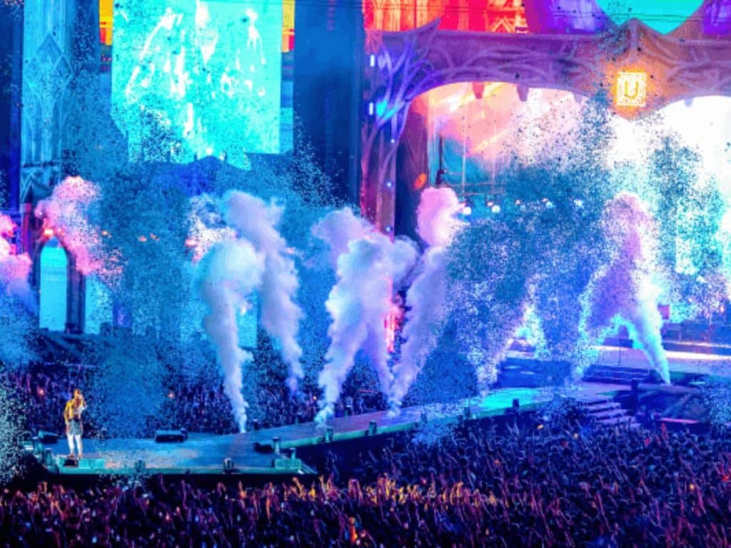 تايم أوت دبي tweet media