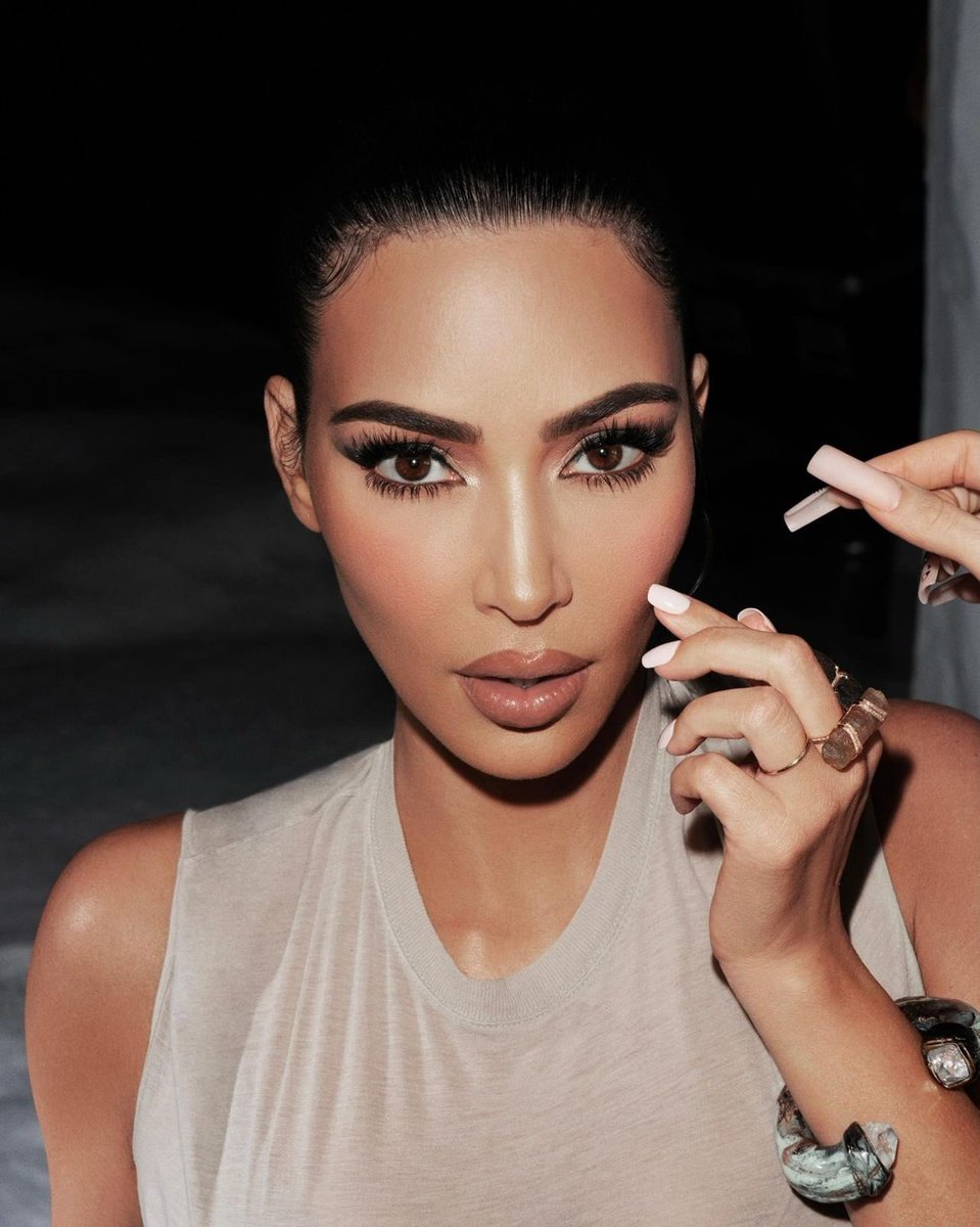 KimKardashian6's tweet photo. SKKN KIM Makeup is out… https://t.co/VCFTAozIYz